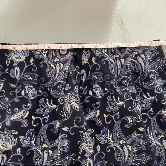 Beautiful Gloria Vanderbilt blue floral skirt - Picture 6 of 8